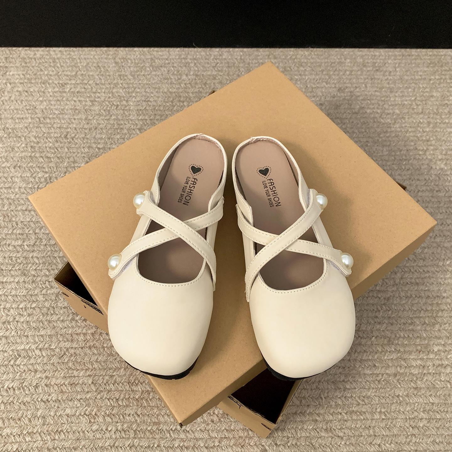 

Retro white flat bottom inner height-increasing bag head slippers for women s summer outer wear 2025 new models with skirts, non-slip and cool slipper 35