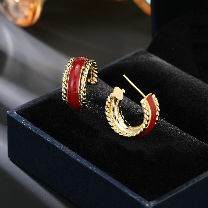 

Осенью и зимой новые популярные серьги ретро-стиль Майяра серьги Анкара красные кольца простые C-образные гвоздики