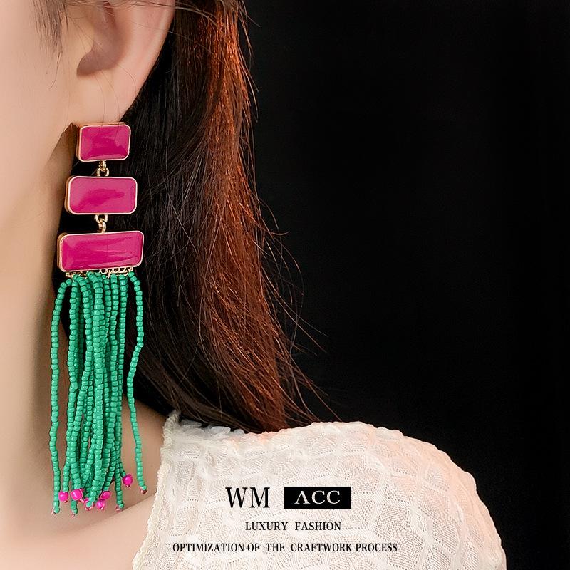 Orecchini Lunghi Etnici Retro-Chic con Pendenti di Perline