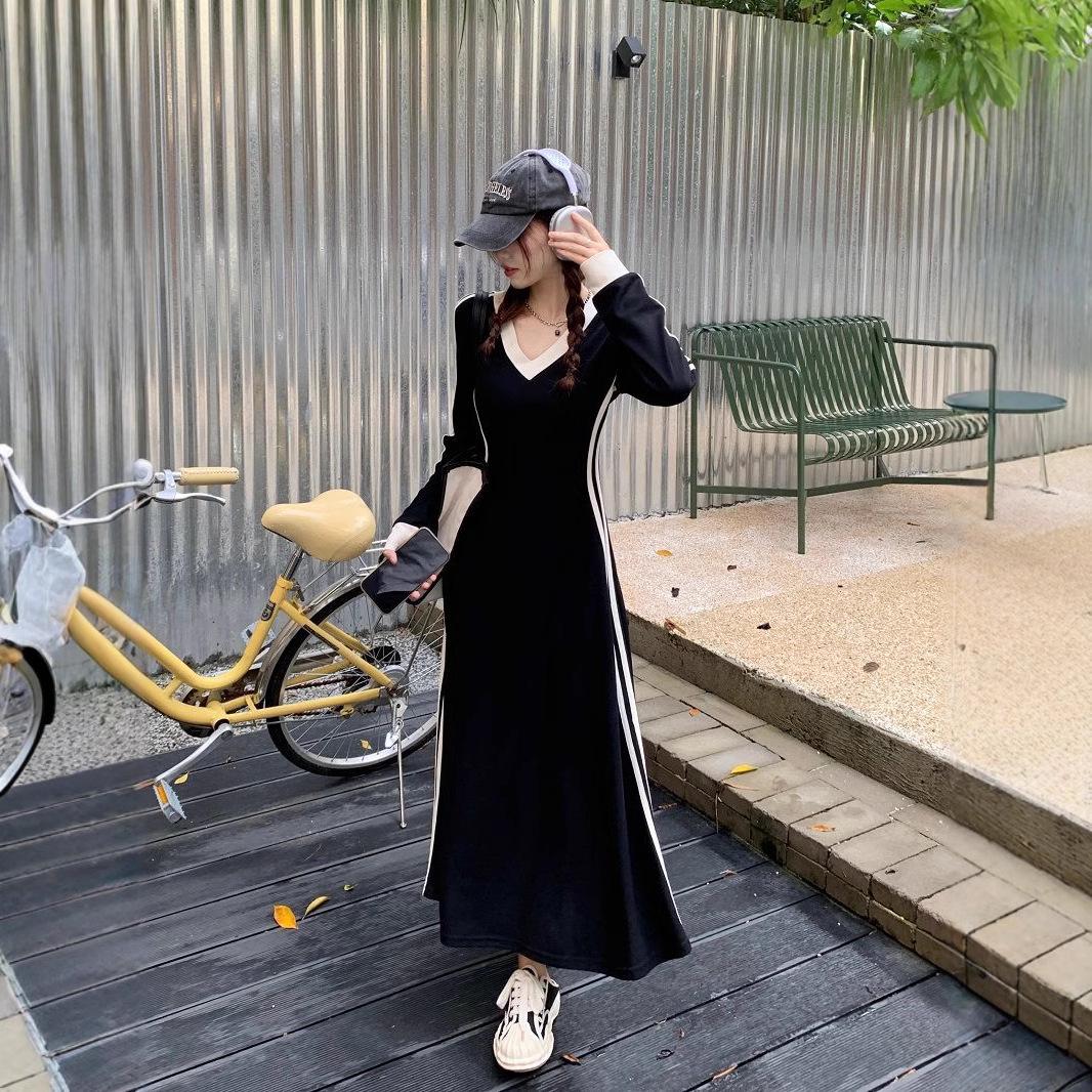 

Женское полосатое миди-платье А-силуэта с V-образным вырезом и длинными рукавами большого размера M