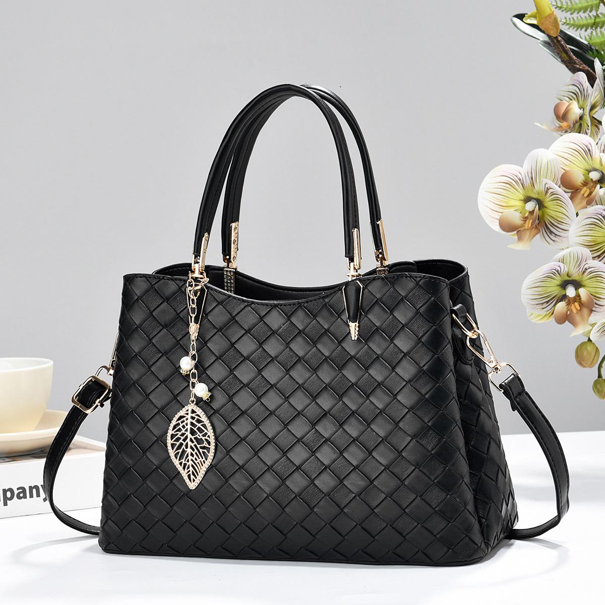 Bag Women 2026 New Fashionable Handheld Women s Bag Korean Edition Versatile Cross Shoulder Bag Simple Daily Shoulder Bag