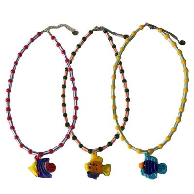 Ozean Perlenkette mit Fischanhänger Verstellbare Länge Schlüsselbeinkette für Damen Modisches Halsketten-Accessoire