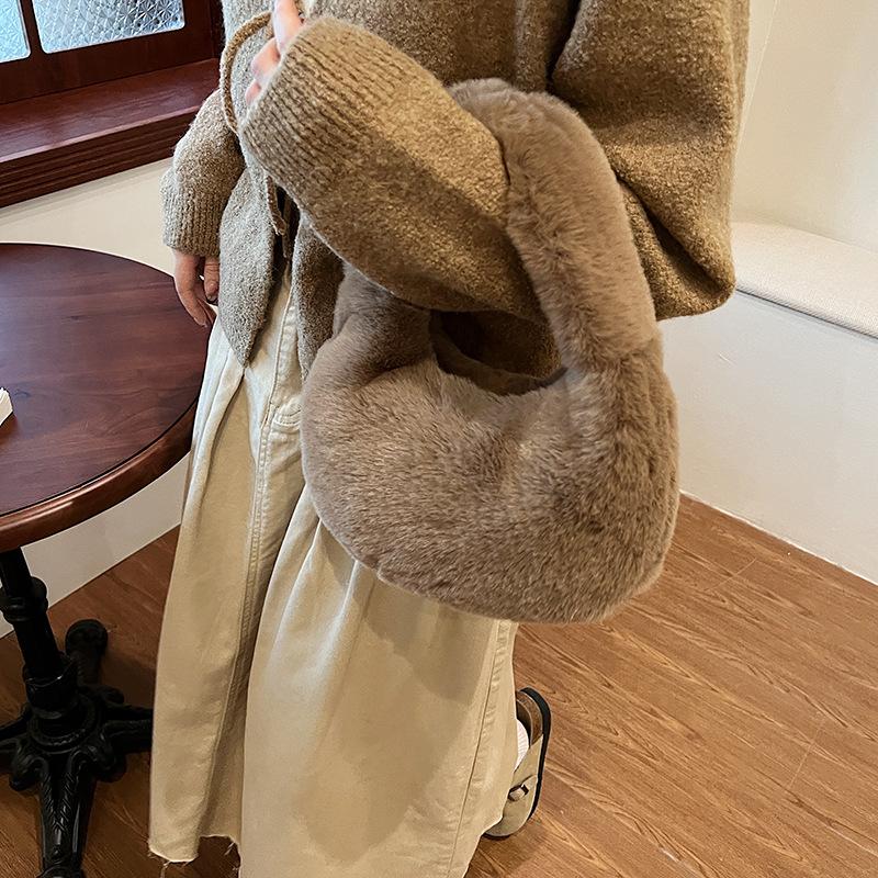 Autumn and Winter Fashion Handbag Small Bag Women's 2025 New Plush Bag Niche High-end Fluff Bucket Bag