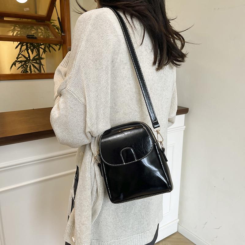 2025 New Fashion Shoulder Small Bag Trendy Women's Mobile Phone Bag Soft Leather Versatile European and American Messenger Bag Wholesale