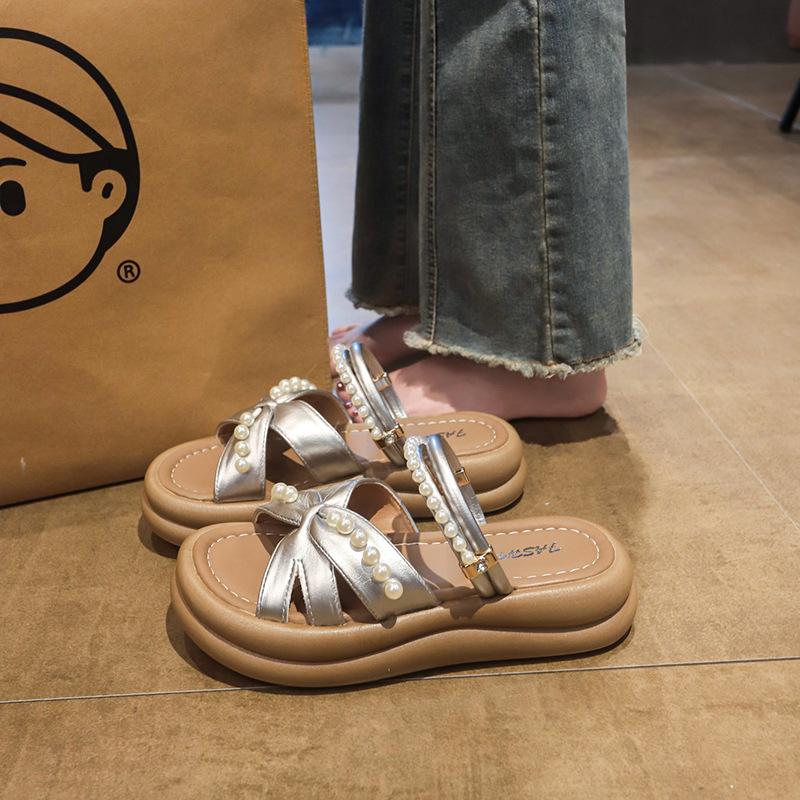 New Slippers Female Summer Fairy Wind Wear Fashion Internet Celebrity Pearl Thick Bottom Casual Two Wear Beach Cool Slippers