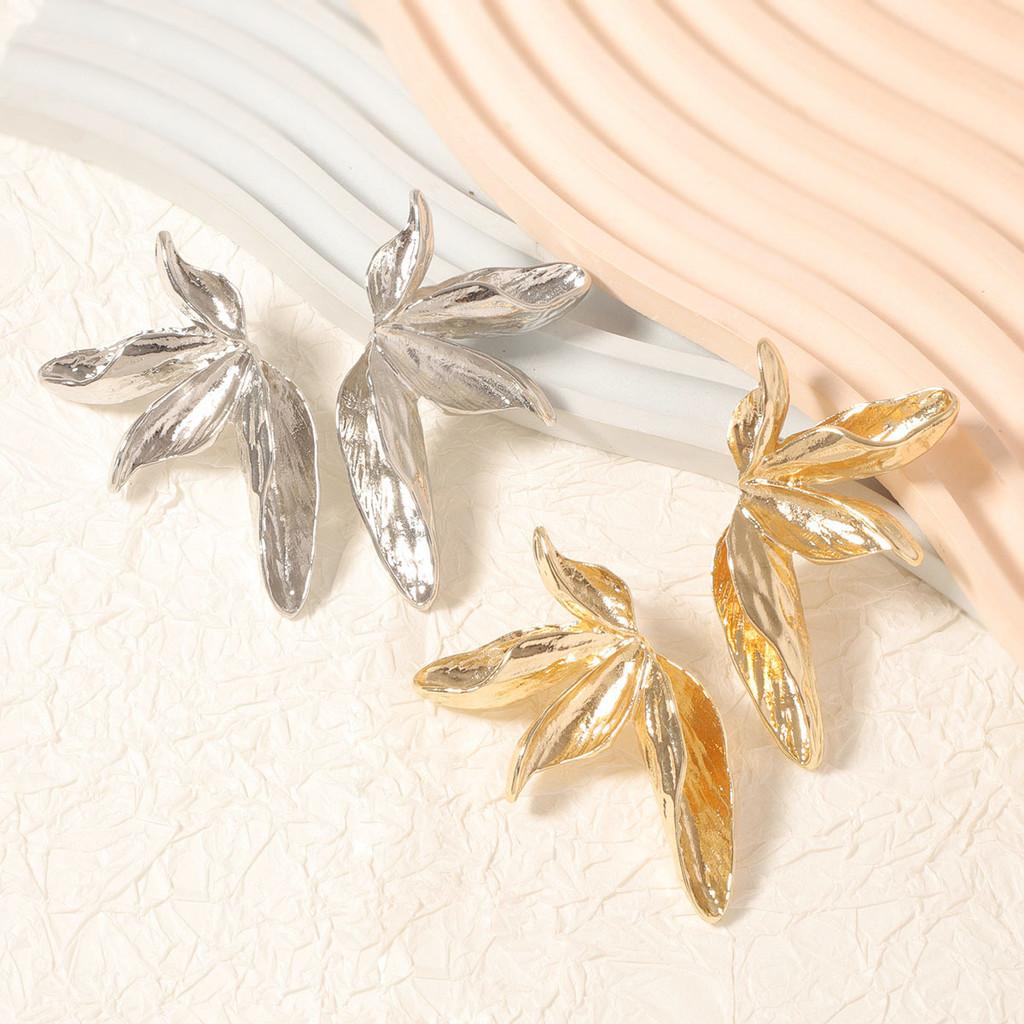 Pinkdudu Minimalist Textured Leaf Earrings Alloy Studs Long-Lasting Color PD2442