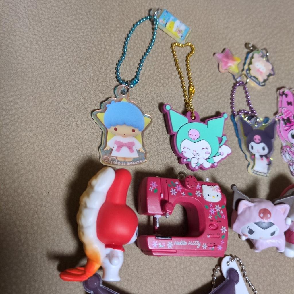 [GEBRAUCHT] Hello Kitty Kuromi My Melody Pompompurin Kiki Lala Maskottchen Acryl Schlüsselanhänger Figur Gacha Bündel Sanrio &