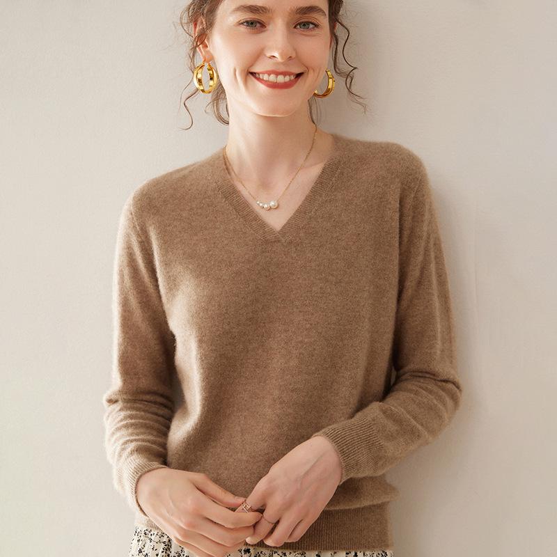 Women's Long Sleeve V-Neck Cashmere Knit Base Layer Top: Versatile, Loose, and Slimming Sweater Innerwear.
