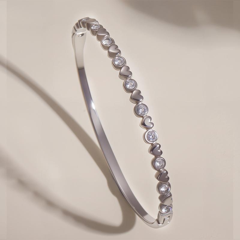Couple s New Love Titanium Steel Women s High-end Fashion Buckle Open Bracelet Bracelet One Size(16-22CM)