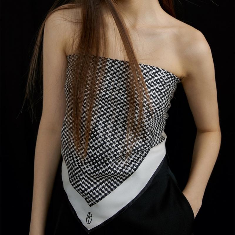 Avvina Pelle Houndstooth Silk Scarf 90   Black