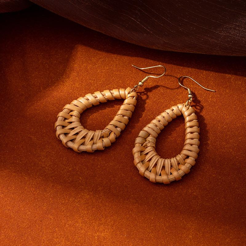 Bohemian Stil Bambus und Rattan Stroh Ohrringe Damen Nische Einzigartig Handgewebte Stecker Ohrringe Urlaubsstil Ohrringe Ohrschmuck