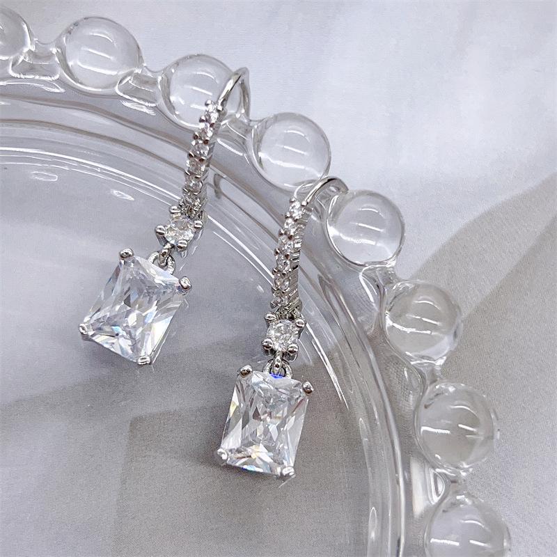 Elegant High-End Diamond Tassel Earrings for Women - Niche Design Stud Accessories