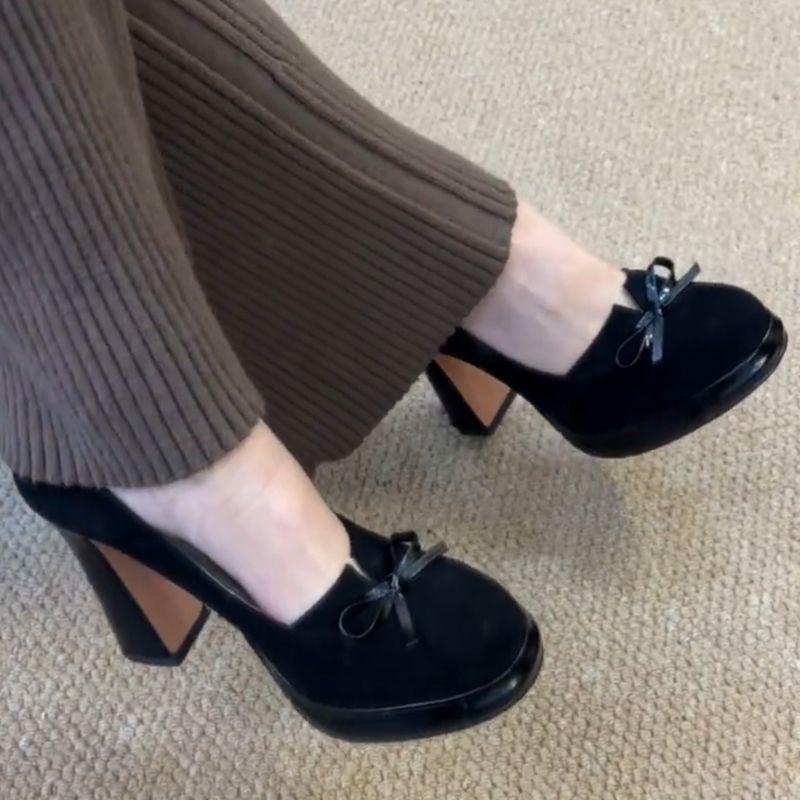 

Французский темперамент толстый каблук высокие каблуки женские весна 2025 новый ретро бант одна педаль круглая головка неглубокий носок одиночные туфли 35