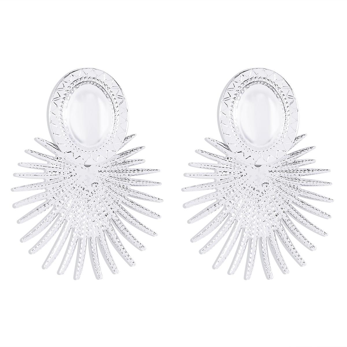 Личность Золотой медный цвет Сплав Большие висячие серьги Женские Уличная фотосессия Мода Преувеличенные ушные циркониевые аксессуары