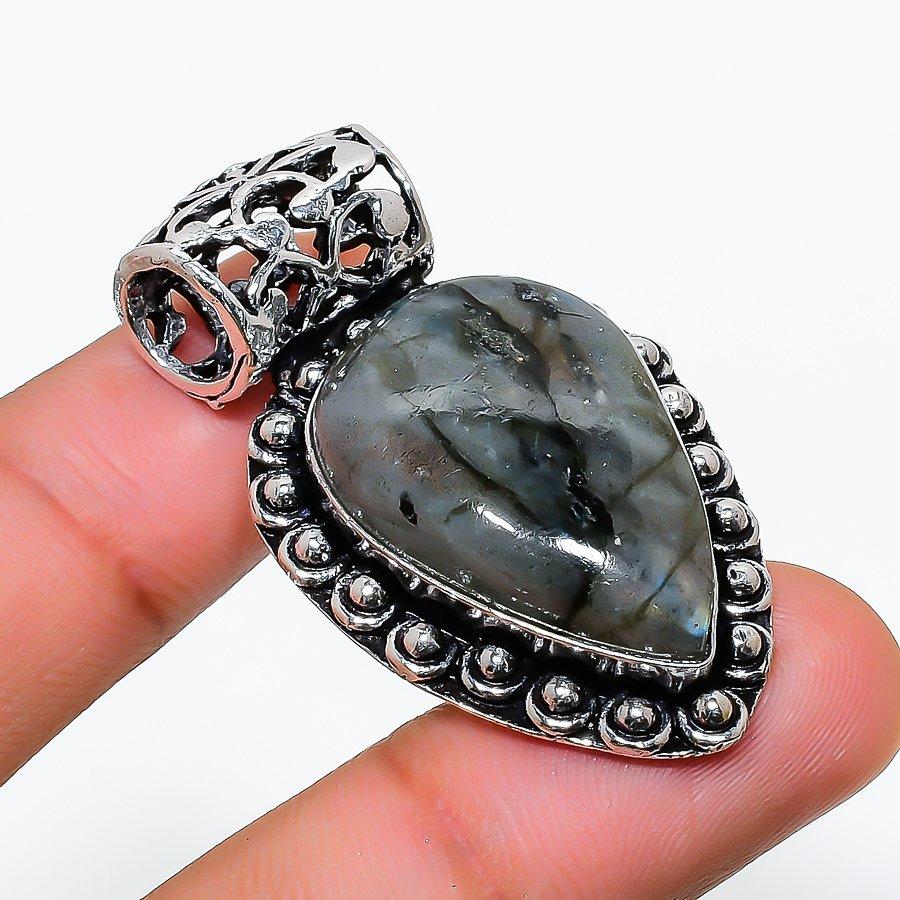 

Labradorite Gemstone Handmade Ethnic Jewelry Pendant 1.81 SR-6873