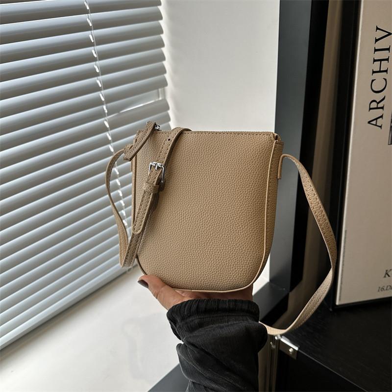 Vintage Style Small Bucket Bag For Women With Chic Design And Premium Pu Material