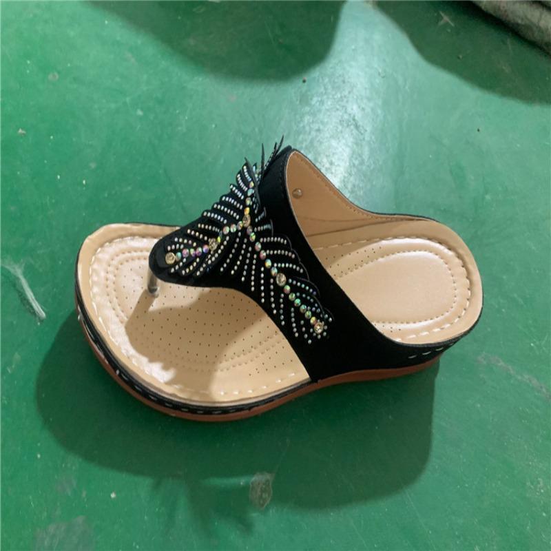 Wish dámské letní žabky s plochou podrážkou, nadměrné velikosti, ležérní a lehké, s kamínky, plážové, chladivé pantofle