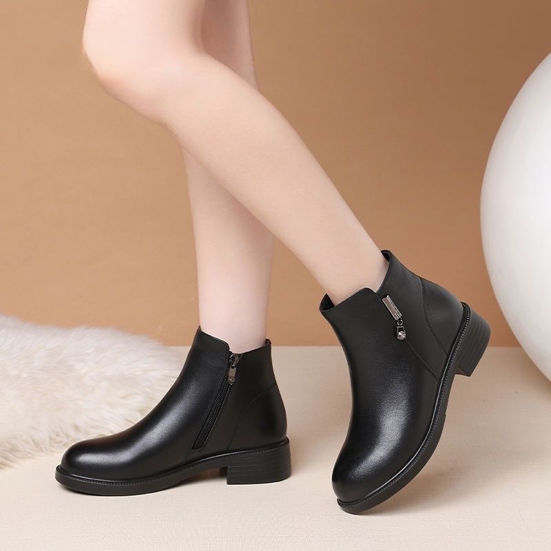 Kleine Lederstiefel Damen 2025 neue Damenschuhe Herbst und Winter Koreanische Version Stiefel niedriger Absatz Blockabsatz runde Spitze Stiefel trendig und bequem