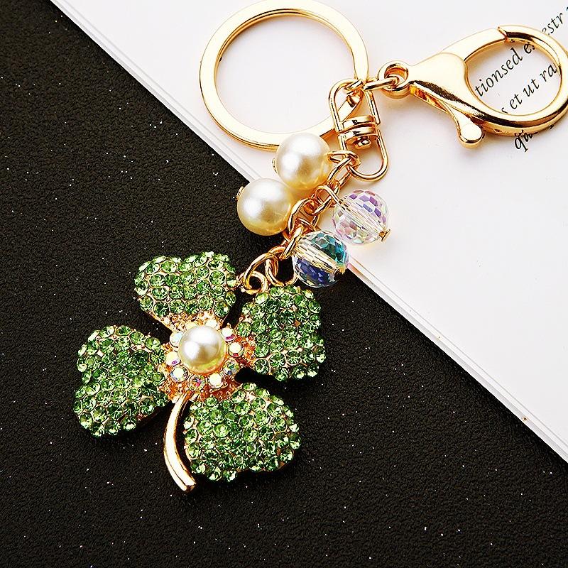 Diamond-encrusted pearl four-leaf clover car keychain, metal women's bag, pendant, crystal string, key chain ring