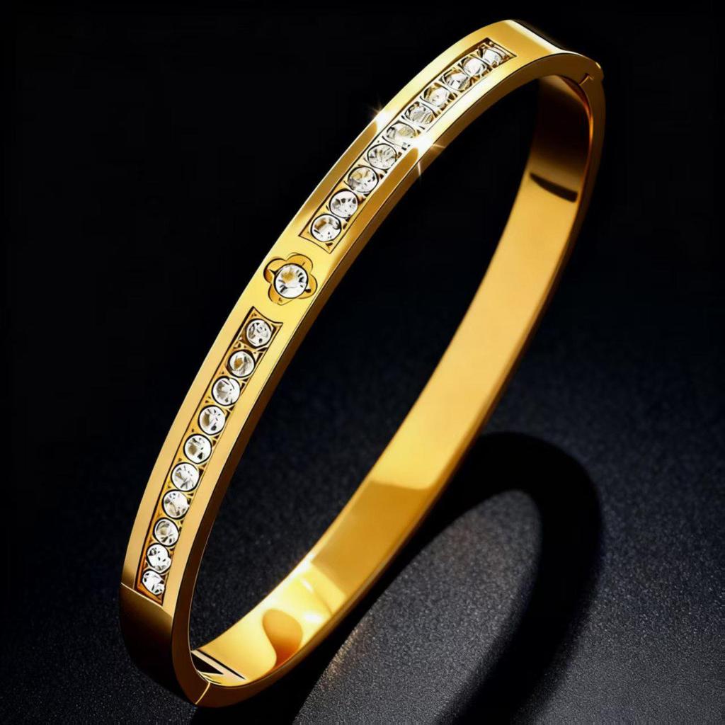 Elegant Non-Fading Titanium Steel Bracelet for Women, Gold-Plated European and American Style Stainless Steel.