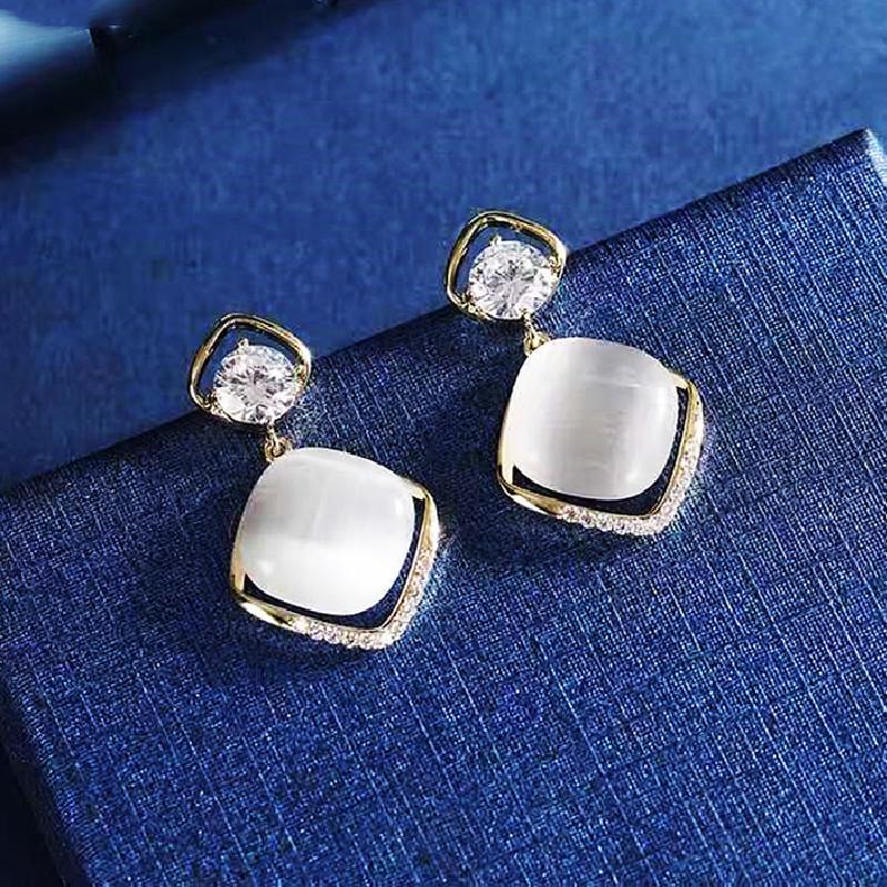 Korean Fashion Cat's Eye Diamond Studs: S925 Sterling Silver Earrings for Women