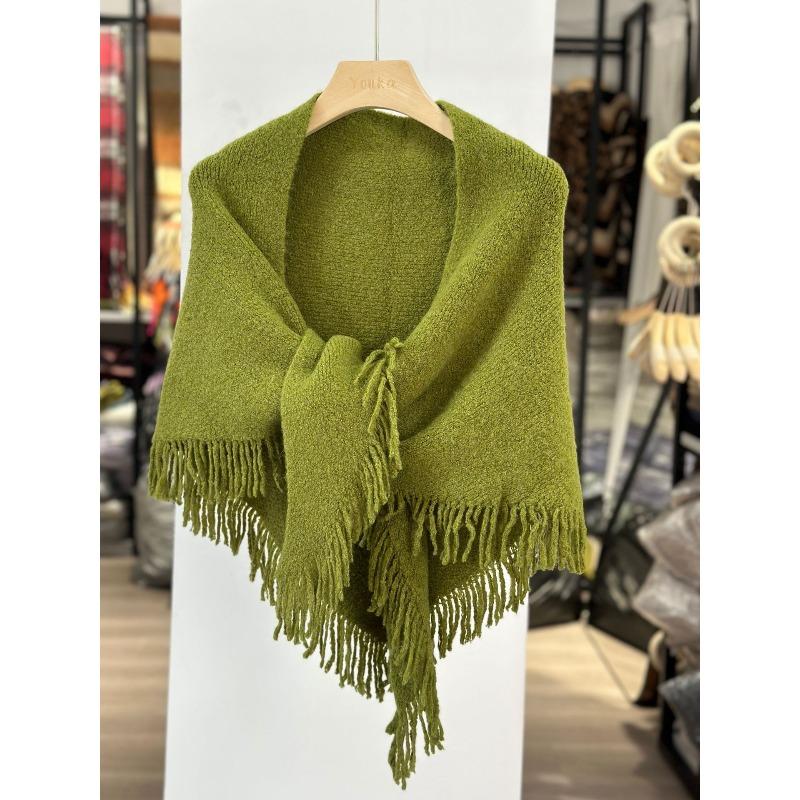 

Autumn and winter high-end Korean versatile fringes thickened and warm with triangle scarves, knitted wool scarves, shawls зелений