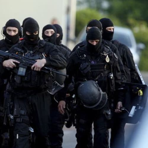 Avil Face Mask, Airsoft Balaclava, Lightweight, Sweat-Wicking, Quick-Drying, Cold Protection, One Size Fits Most, Unisex (Black)