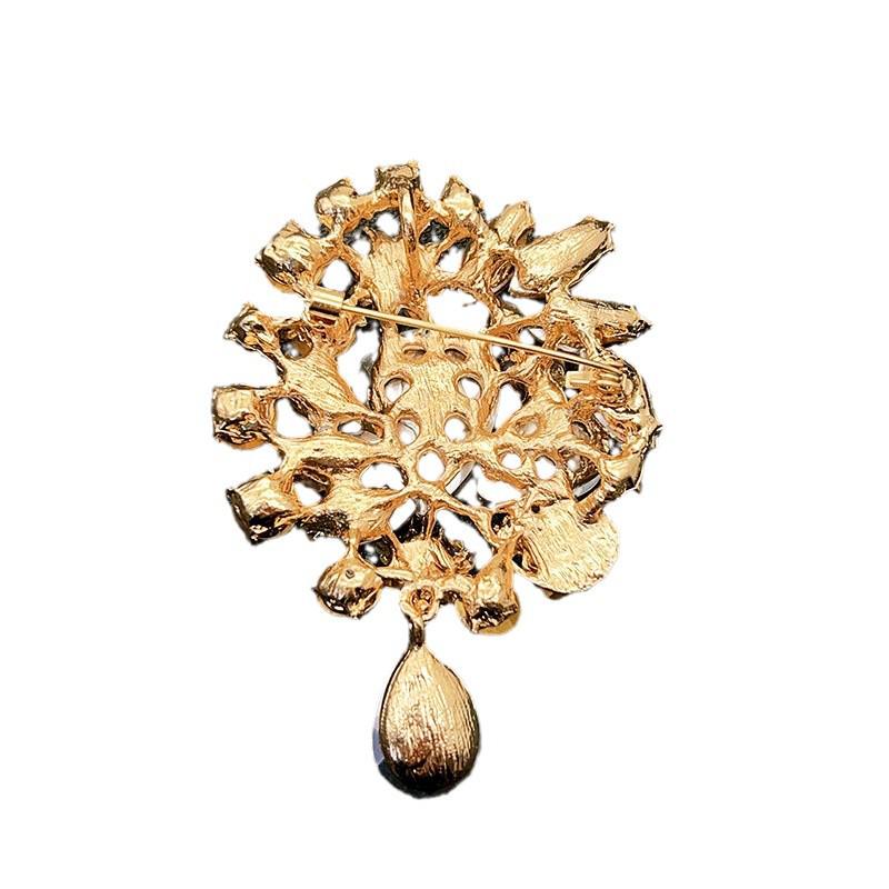 Elegant Glass Teardrop Brooch – Unisex Retro Pin and High-End Accessory