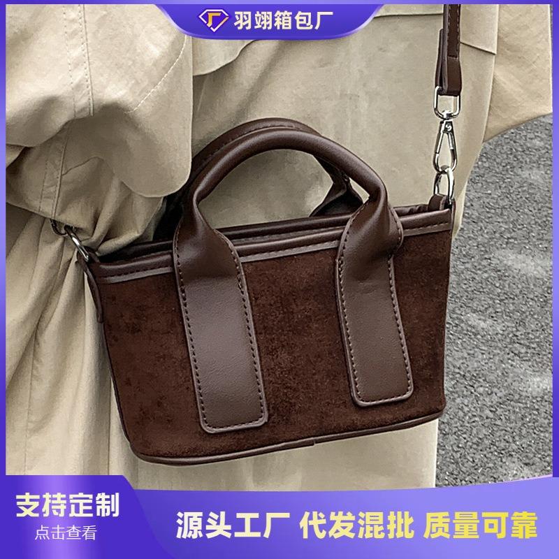 High-end niche bag women's autumn and winter new matte retro messenger bag casual portable bucket bag