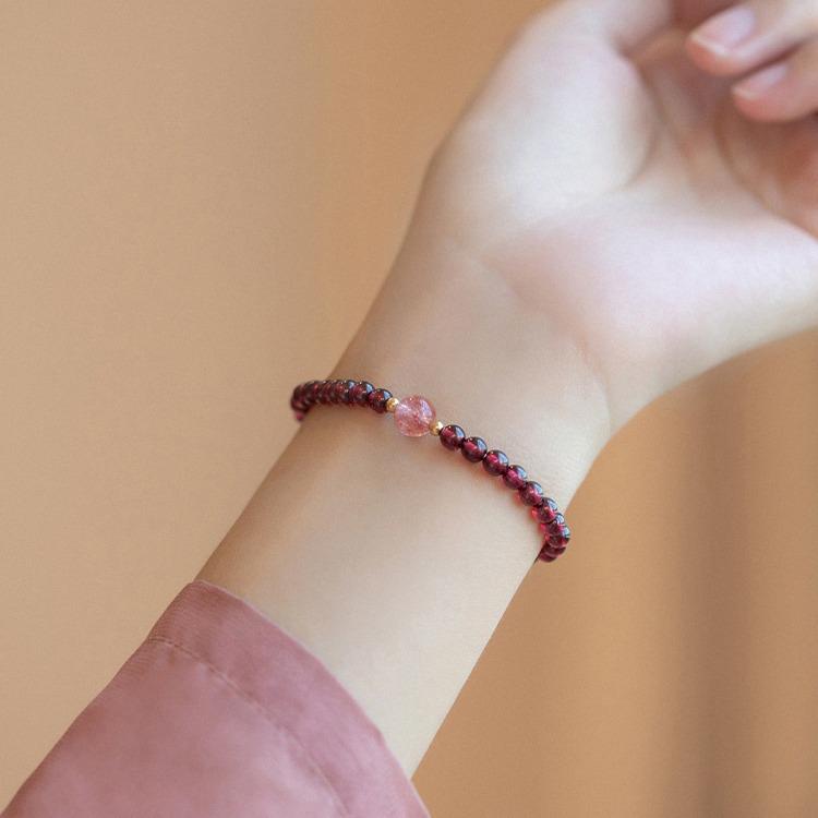 Women's Single-Loop Red Garnet Beaded Bracelet – Niche Design and Good Luck Charm