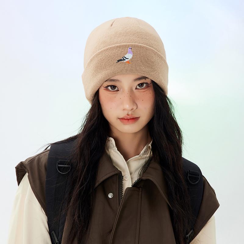 Men's and women's knitted hats for autumn and winter, warm pigeon embroidery pattern pullover, brimless woolen hat