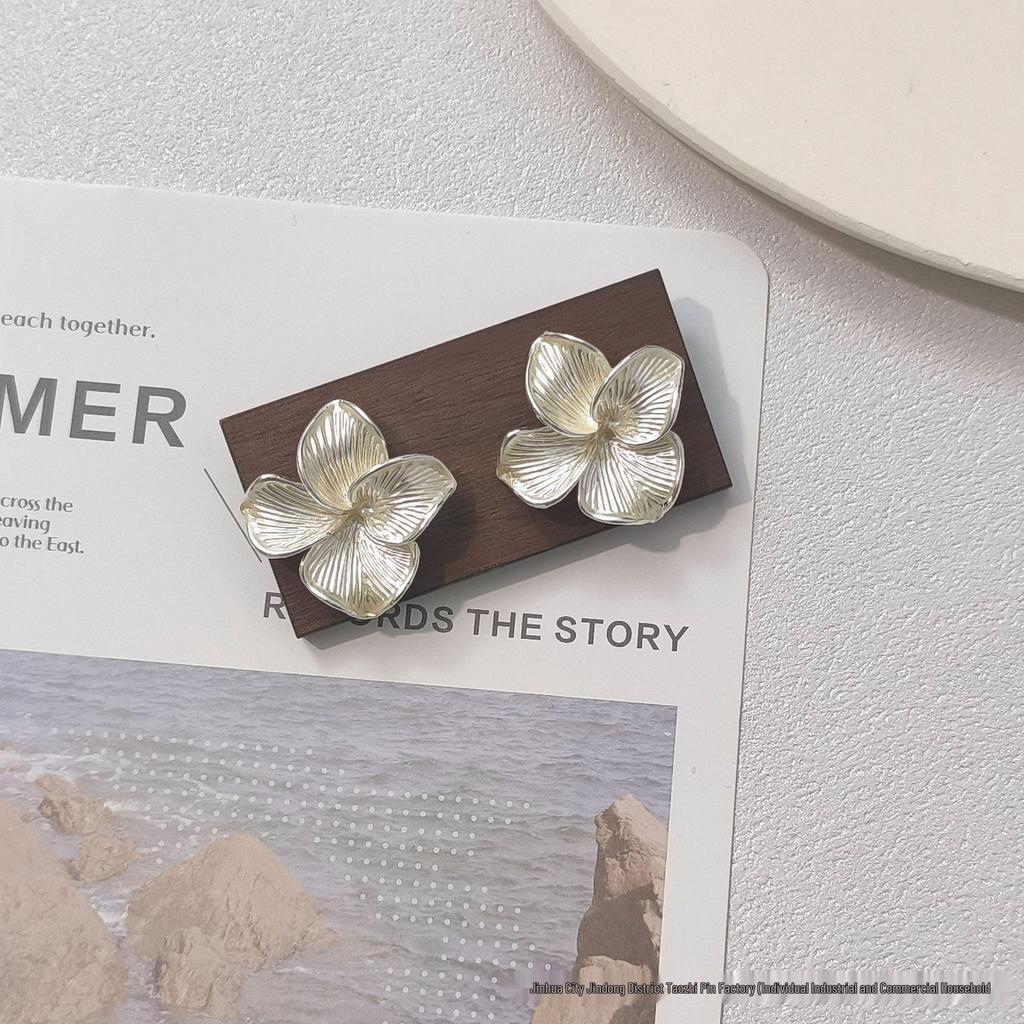 Elegant Flower Petal Stud Earrings - High-End Silver Needle Design for Versatile Wear