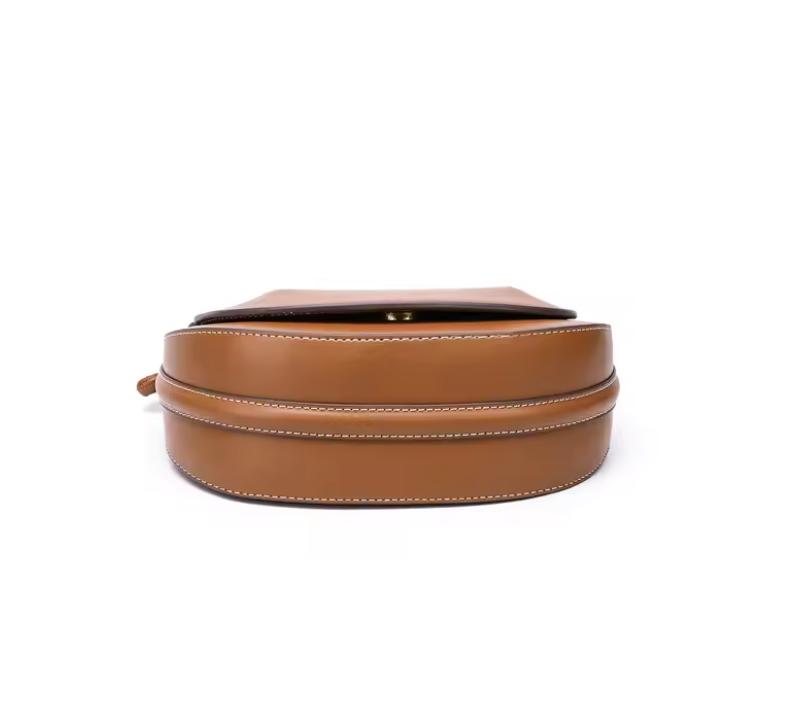 Fashionable and Casual Hand-held Saddle Bag, Versatile for Commuting, Single Shoulder Crossbody Bag