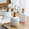 Weißer Keramik-Seifenspender Hotel-Badezimmer Lotionflasche Shampoo Feuchtigkeitsflasche Goldene Presse Seifenflasche Badezimmerzubehör