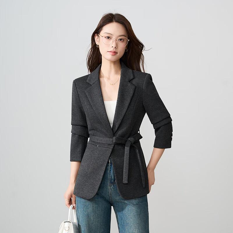 

Женский блейзер из смесовой шерсти с приталенным силуэтом 3XL