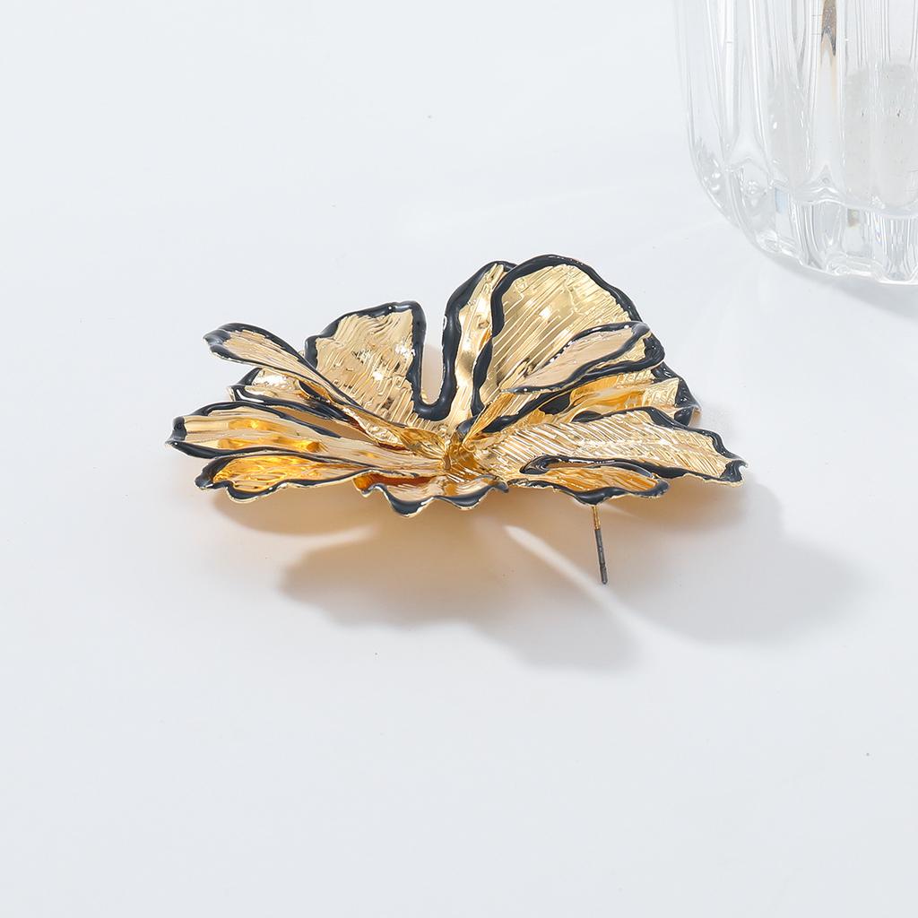 Exaggerated Big-name Personality, Black Edge Metal Feeling, Big Flower Stud Earrings, Dripping Oil, Women's Design Sense