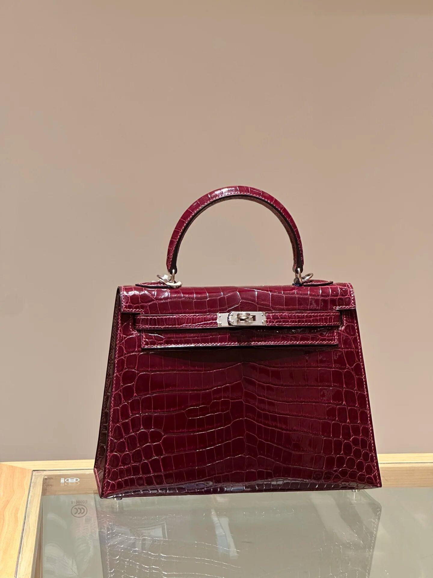 

Ретро Європейська та Американська Міні Сумка Kelly з Крокодиловим Візерунком - Жіноча Сумка на Плече та Кросбоді з Верхнього Шару Коров ячої Шкіри 22 CM