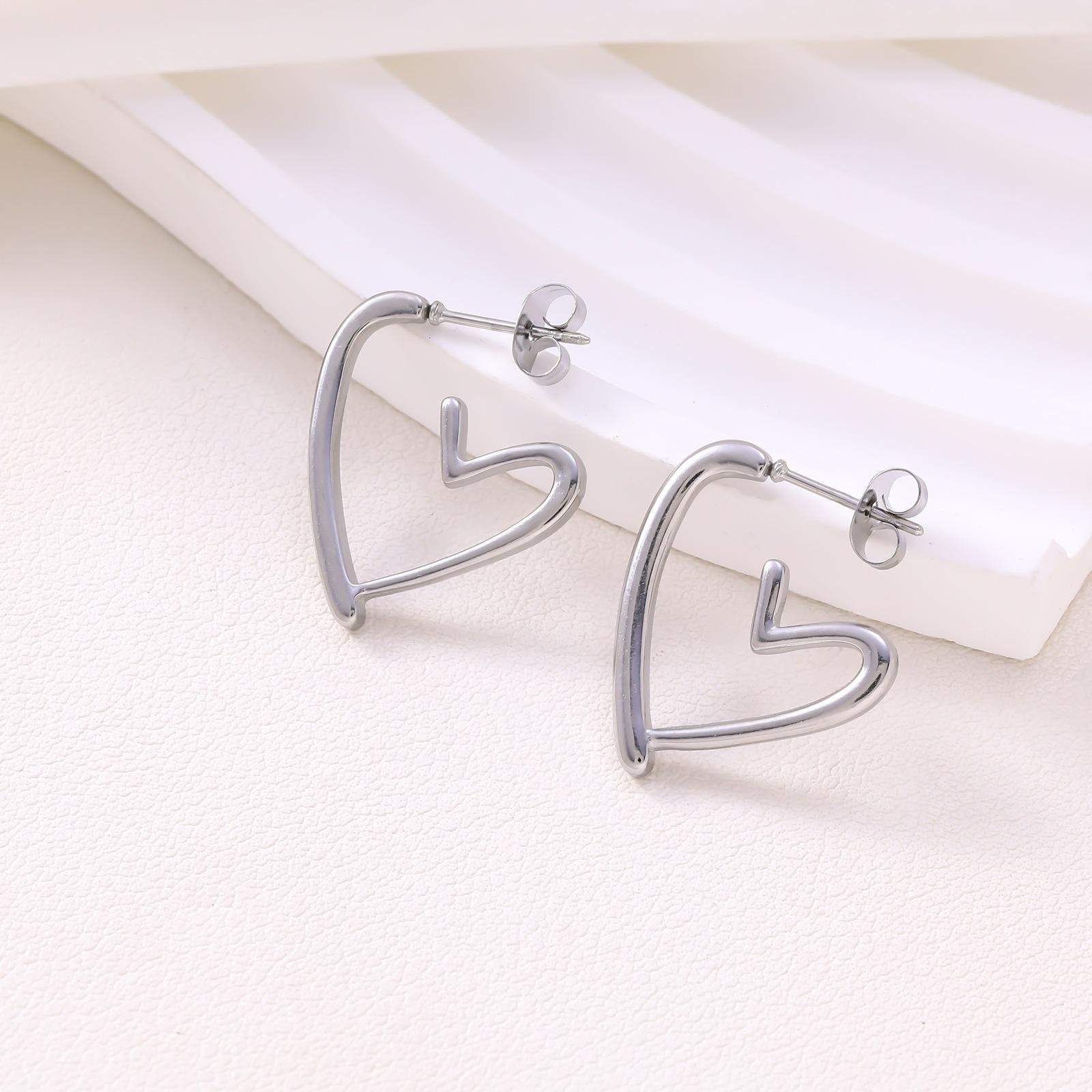 

European and American stainless steel earrings, high-end stud earrings, fashion trend, versatile irregular retro earrings