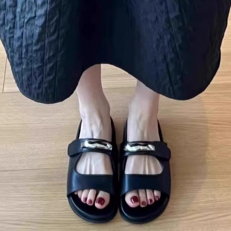 Fashion Summer Breathable Soft Women Slippers 2025 New Outside Comfortable Sandals Daily Dress Up Trend Women Slippers