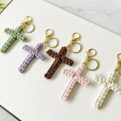 Porte-clés Croix Tissées à la Main Accessoire pour Clés de Voiture Chrétien Fermoir Métallique Robuste Décoration Bohème Cadeau