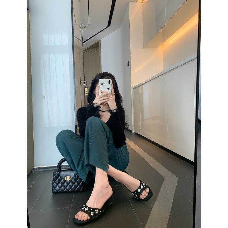 Celebrity department~ 2025 summer square head petal rhinestone satin kitten and sandals women's slippers wear one-word slippers