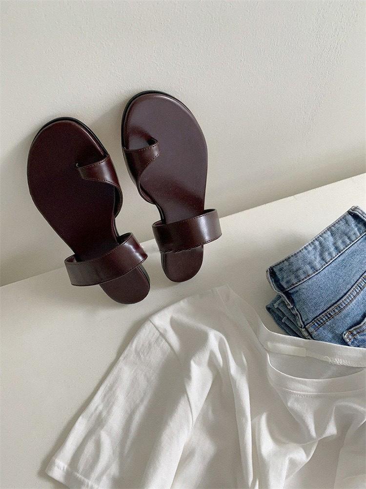 

Genuine leather Korean version of simple set of toe slippers for women s outer wear summer new beach flat bottom with toe sandals half tray 40 малиновый