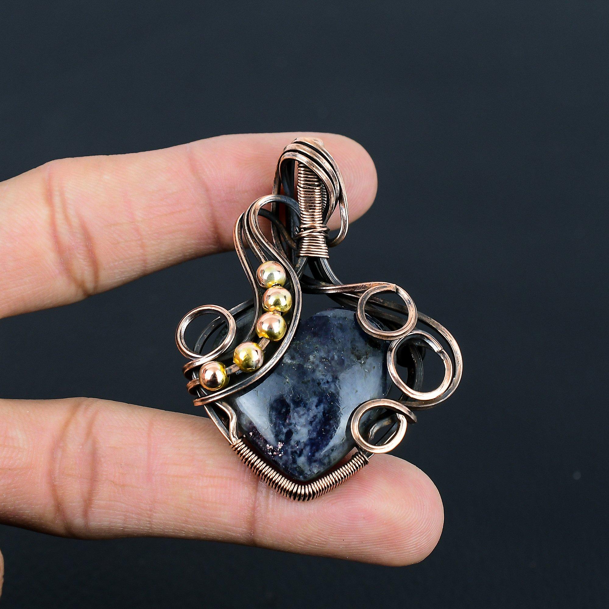 

Содалит драгоценный камень ручной работы из чистой медной проволоки обернутый кулон ювелирные изделия для женщин 2.56 Inches синий