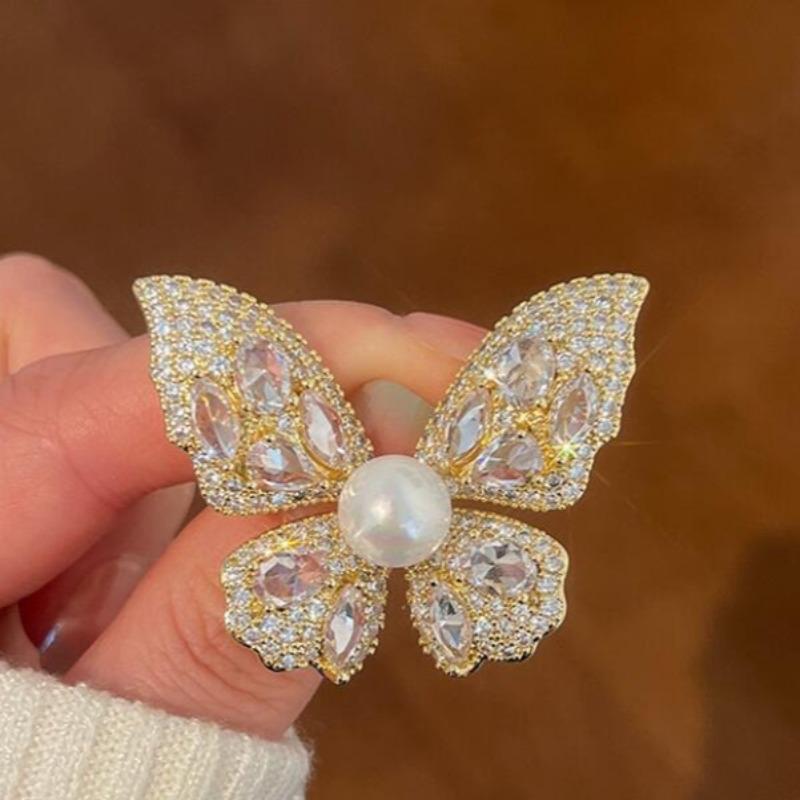 Elegant Crystal Butterfly Brooches for Women Badges Classic Lady Dress Suit High-end Pins Fashion Jewelry