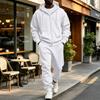 Completo con felpa con cappuccio e zip a contrasto e pantaloni della tuta con coulisse da uomo