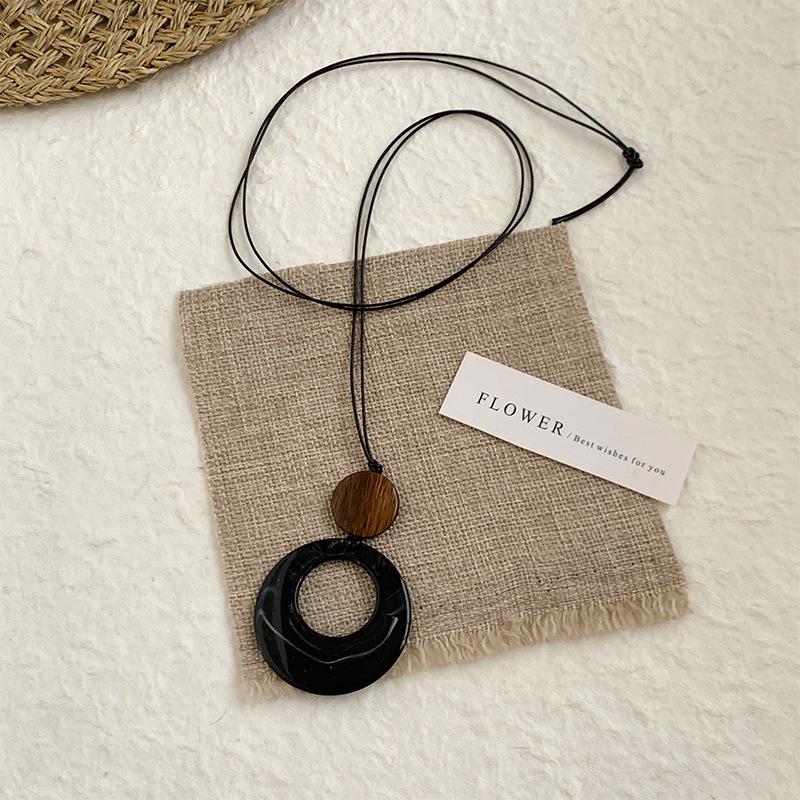 Bohemian Style Long Pendant Necklace for Women's Summer Beach Outfit