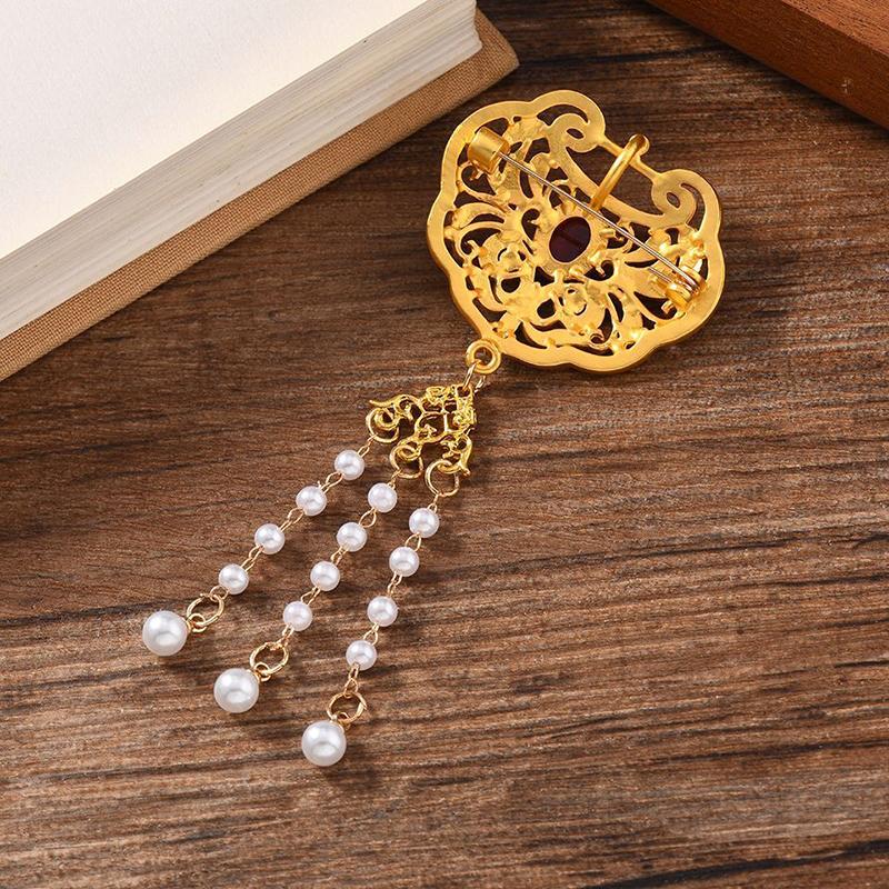 Chinese Style Pearl Tassel Gold Hollowed Peace Lock Brooches Women'S Vintage Luxury Exquisite Wedding Accessories Gift