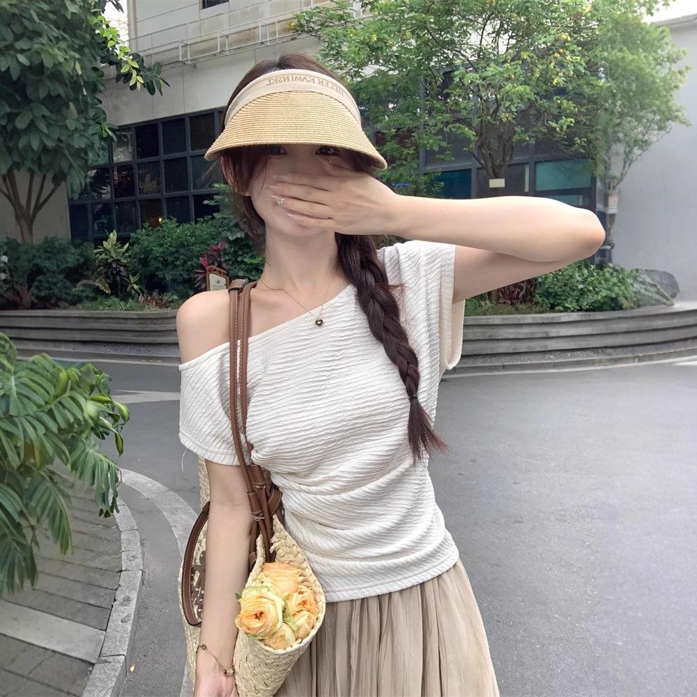 

French Chic One-Shoulder Ruched Short-Sleeve T-Shirt for Women – Summer Design with Subtle Details L Premium