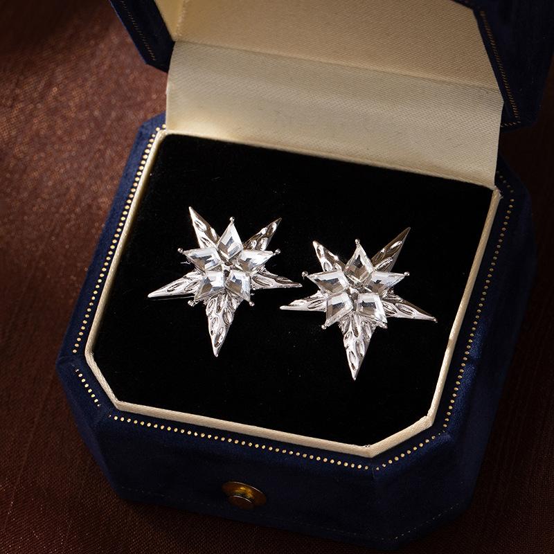 

Exquisite And Simple Earrings, Niche Light Luxury Zircon Starry Punk Style Stud Earrings, High-End Versatile Sweet And Cool Earrings, Earrings.
