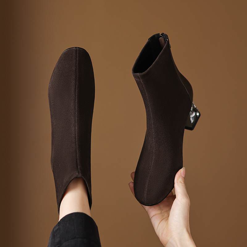 Krazing Pot Cow Suede Nubuck Winter Round Toe Chelsea Boots Med Heels Zipper Crystal Heels Women Ankle Boots